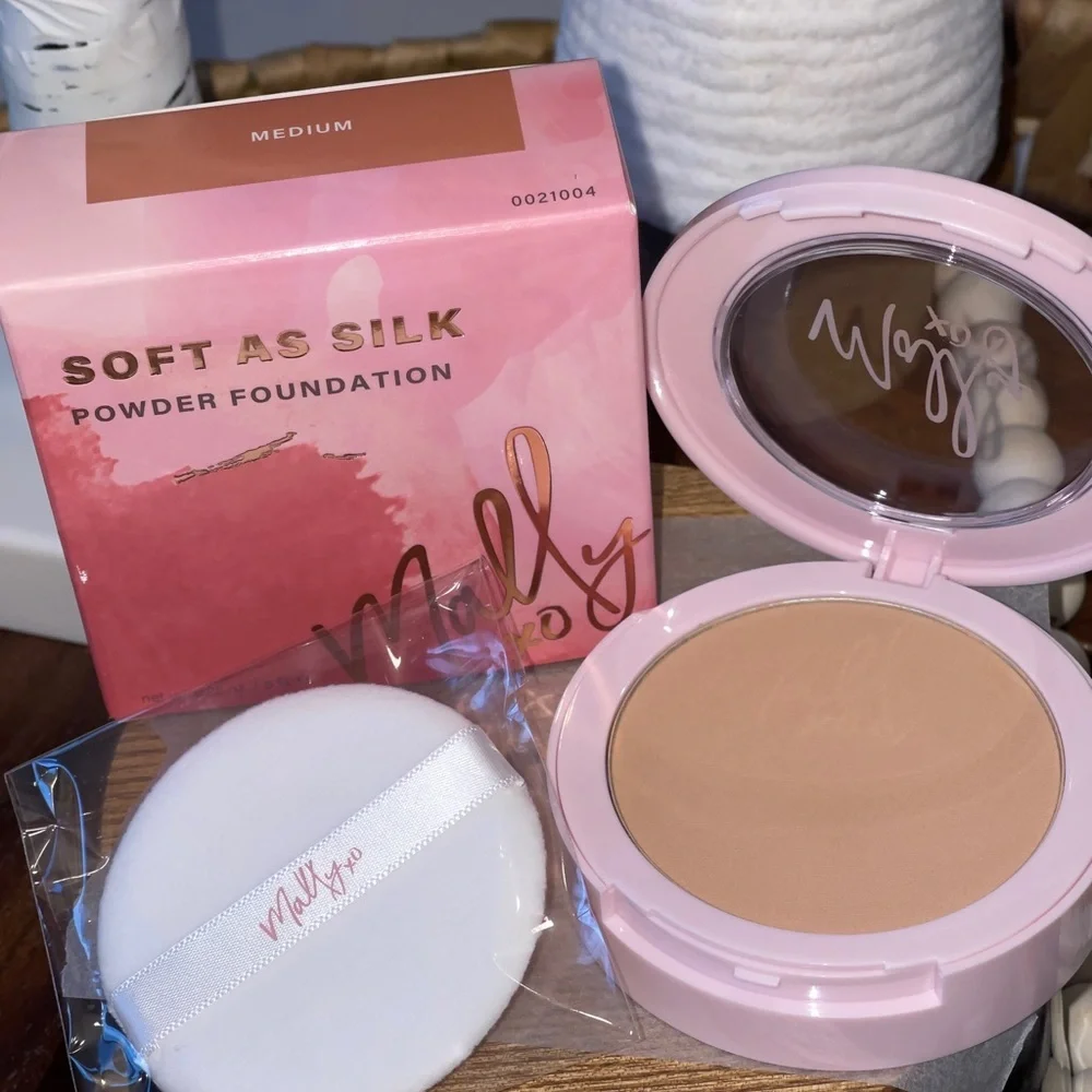 MALLY BEAUTY Soft As Silk Powder Foundation In Medium